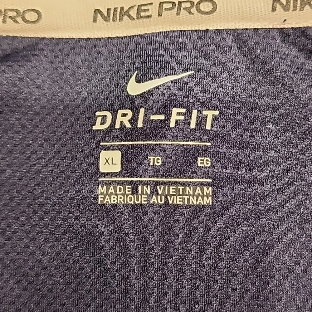 Nike Pro Dri Fit zippered hooded jacket - Picture 8 of 12